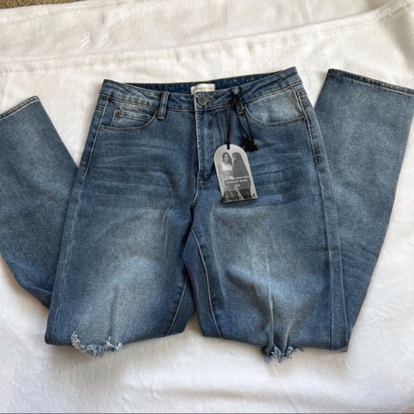 Kendall & Kylie Denim - NEW Kendall and Kylie High Rise Straight Skinny Jeans